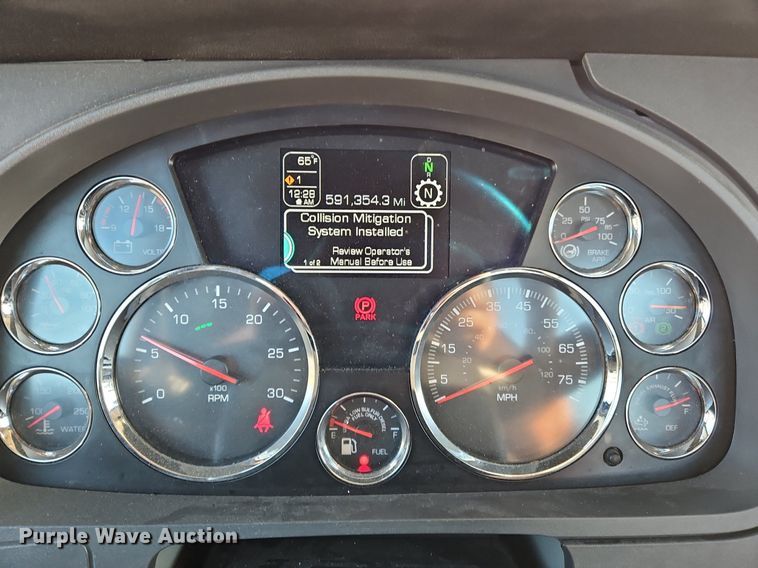 image for item OK9914 2020 Kenworth  T680 semi truck