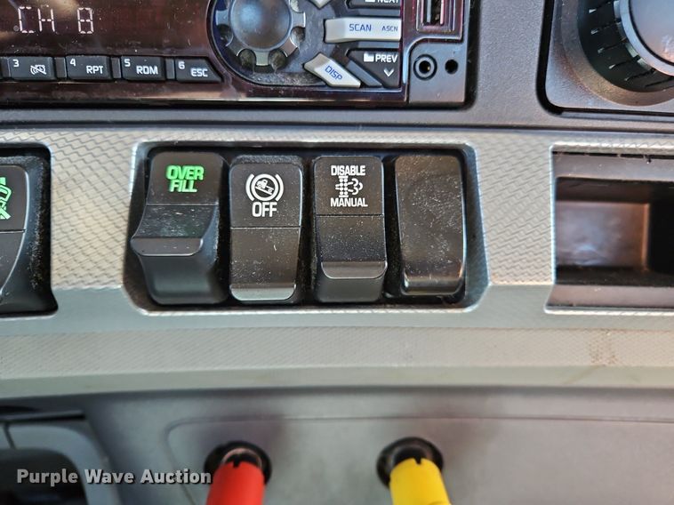 image for item OK9914 2020 Kenworth  T680 semi truck