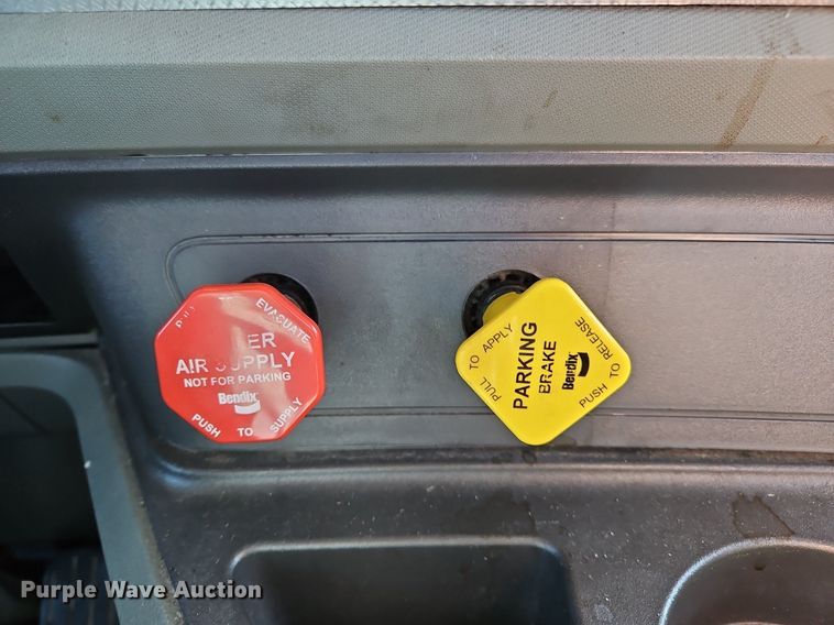 image for item OK9914 2020 Kenworth  T680 semi truck