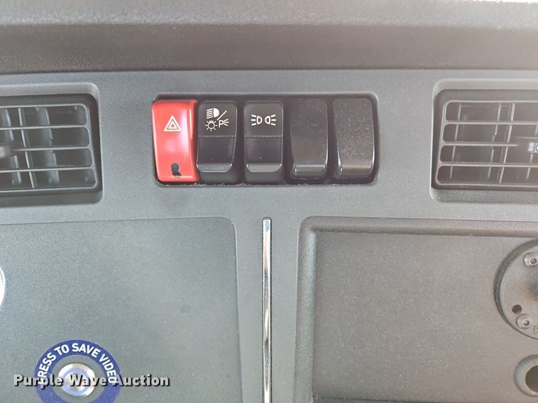 image for item OK9914 2020 Kenworth  T680 semi truck