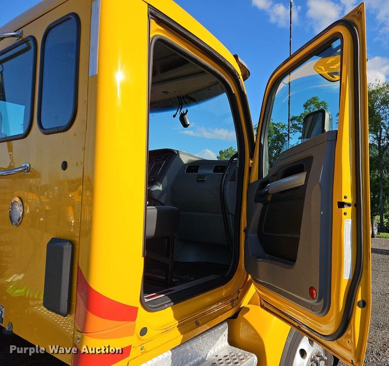 image for item OK9914 2020 Kenworth  T680 semi truck