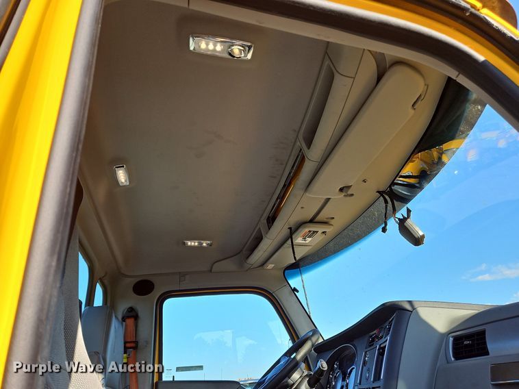 image for item OK9914 2020 Kenworth  T680 semi truck