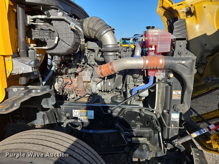 image for item OK9914 2020 Kenworth  T680 semi truck