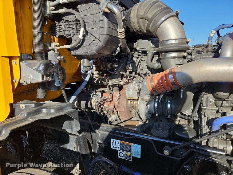 image for item OK9914 2020 Kenworth  T680 semi truck