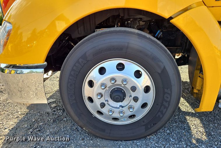 image for item OK9914 2020 Kenworth  T680 semi truck