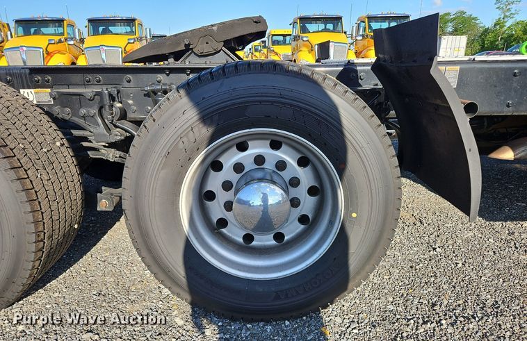 image for item OK9914 2020 Kenworth  T680 semi truck