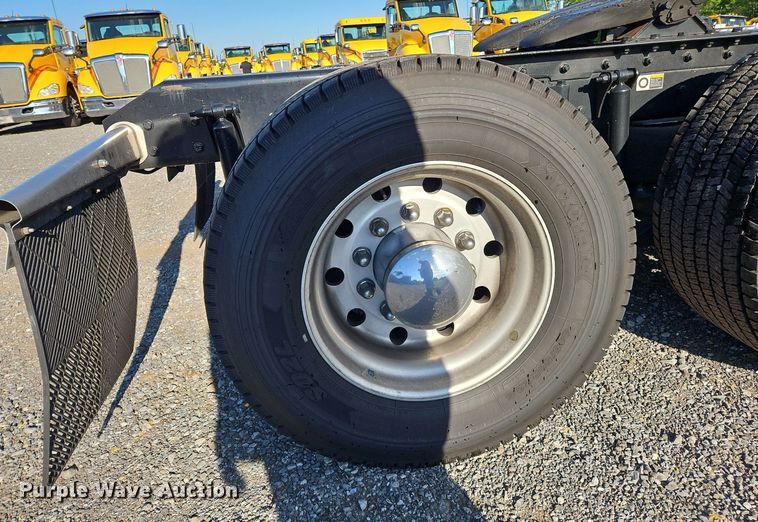 image for item OK9914 2020 Kenworth  T680 semi truck
