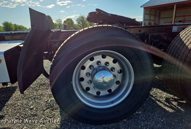 image for item OK9914 2020 Kenworth  T680 semi truck