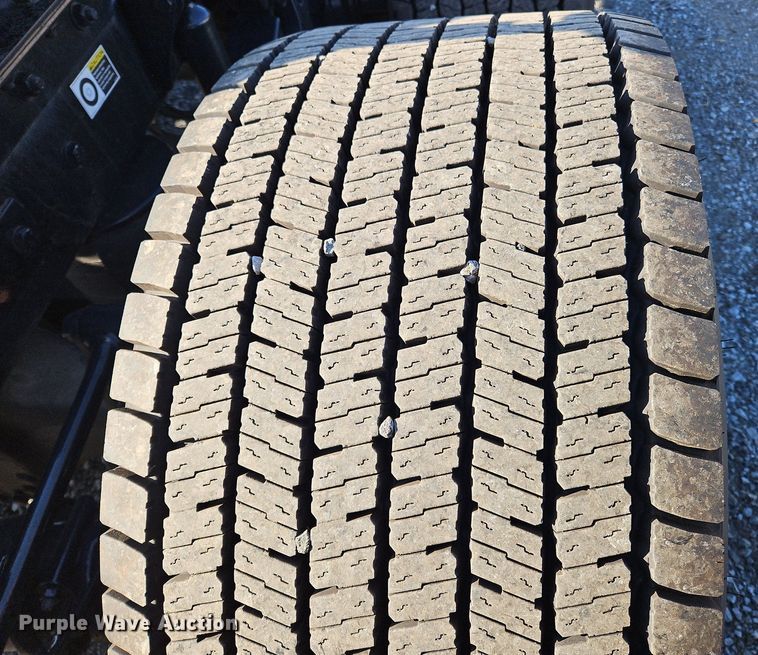 image for item OK9914 2020 Kenworth  T680 semi truck