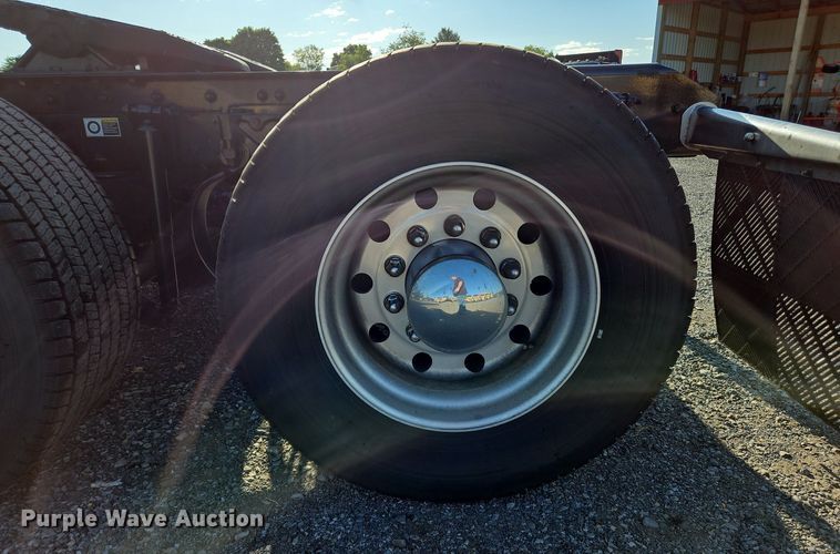 image for item OK9914 2020 Kenworth  T680 semi truck