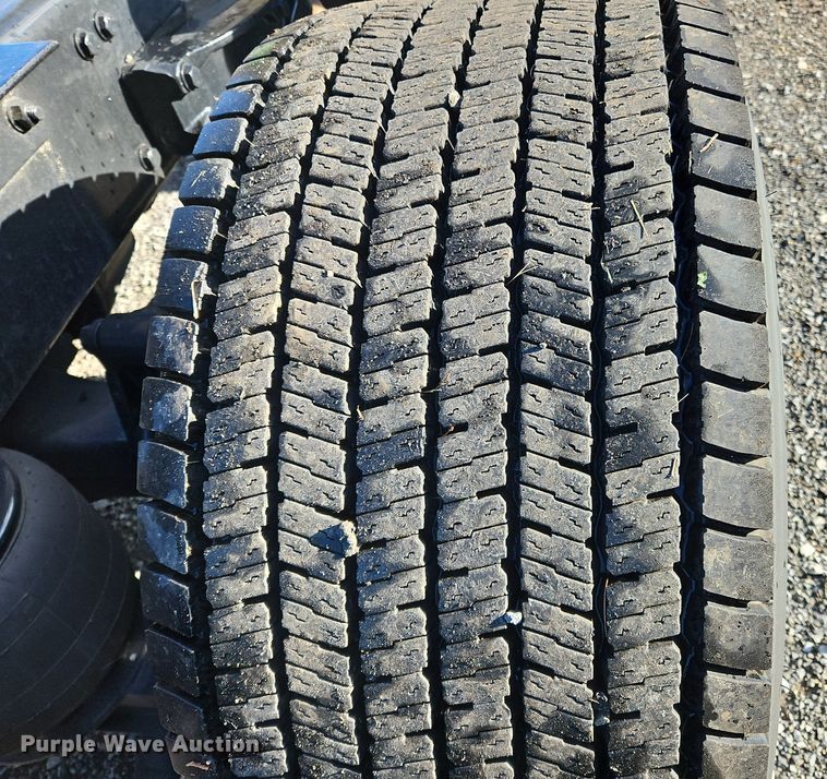 image for item OK9914 2020 Kenworth  T680 semi truck