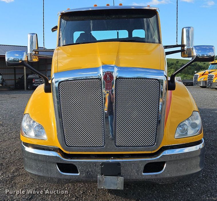 image for item OK9916 2020 Kenworth T680 semi truck