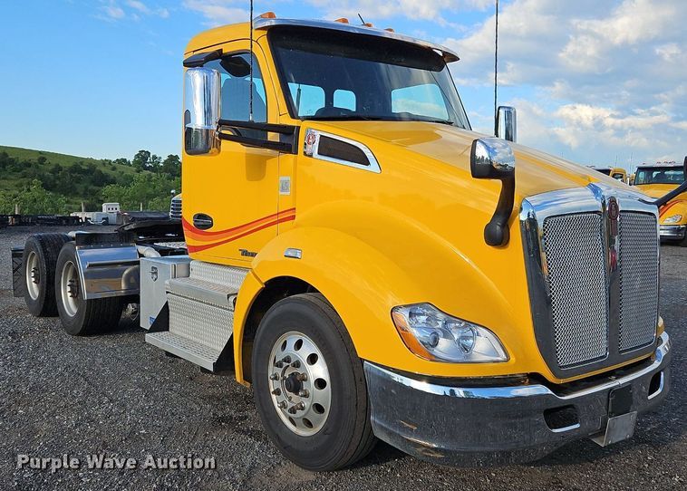 image for item OK9916 2020 Kenworth T680 semi truck