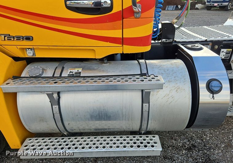 image for item OK9916 2020 Kenworth T680 semi truck