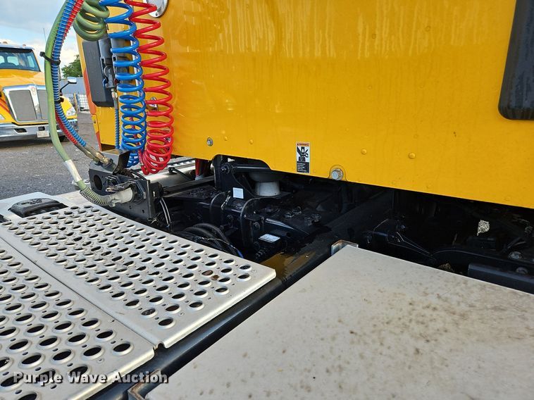 image for item OK9916 2020 Kenworth T680 semi truck