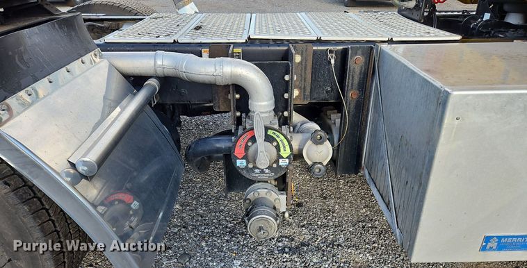 image for item OK9916 2020 Kenworth T680 semi truck