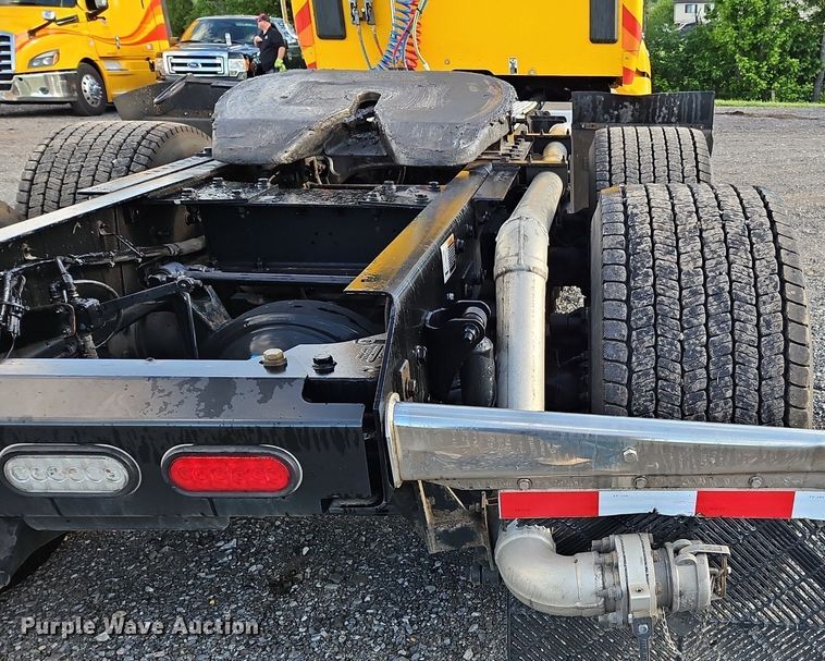 image for item OK9916 2020 Kenworth T680 semi truck