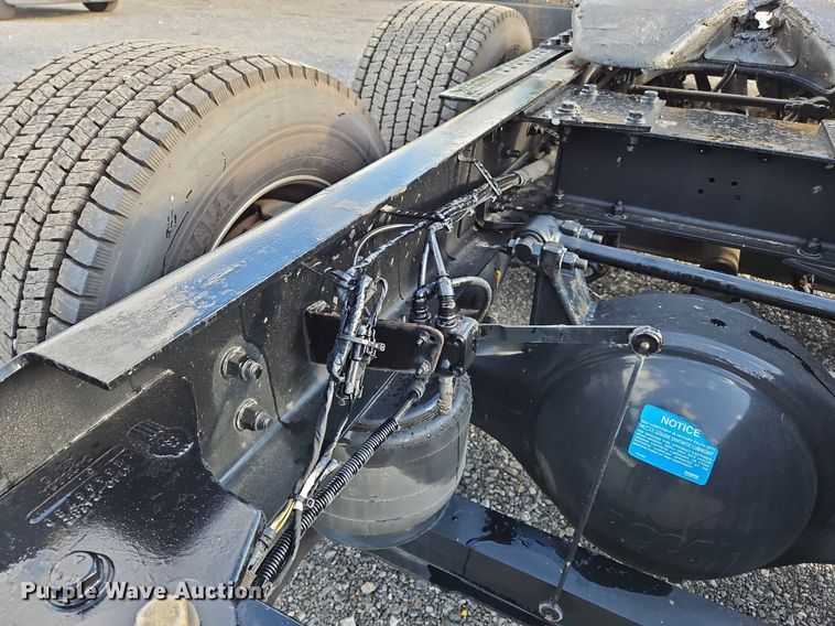 image for item OK9916 2020 Kenworth T680 semi truck