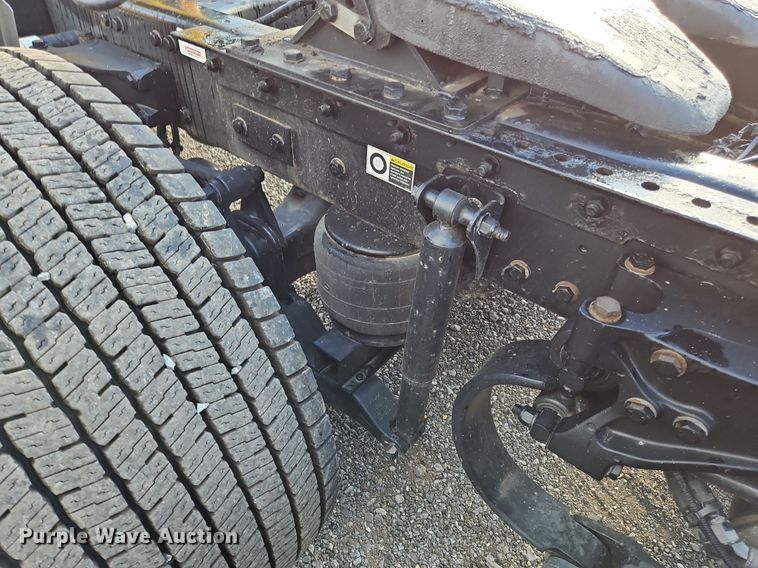 image for item OK9916 2020 Kenworth T680 semi truck