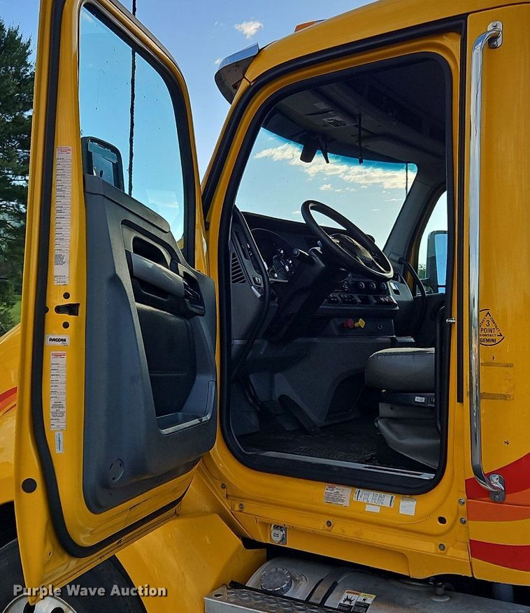 image for item OK9916 2020 Kenworth T680 semi truck