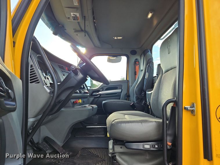 image for item OK9916 2020 Kenworth T680 semi truck