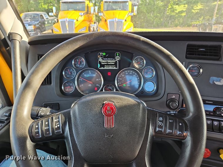 image for item OK9916 2020 Kenworth T680 semi truck