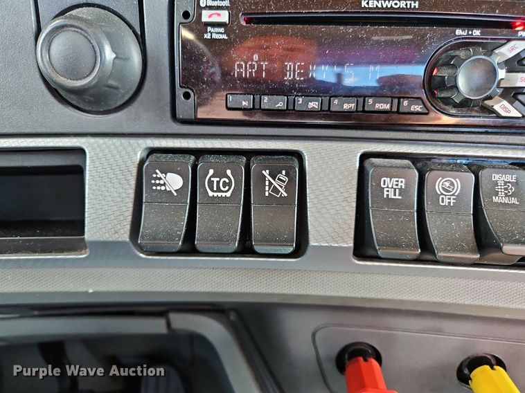 image for item OK9916 2020 Kenworth T680 semi truck