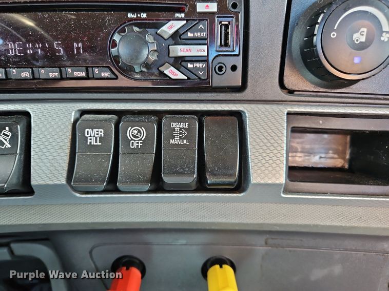 image for item OK9916 2020 Kenworth T680 semi truck