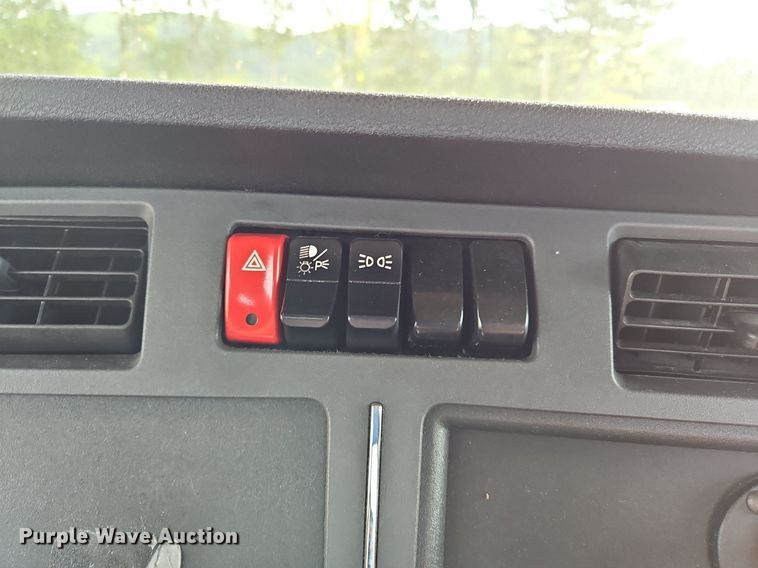 image for item OK9916 2020 Kenworth T680 semi truck