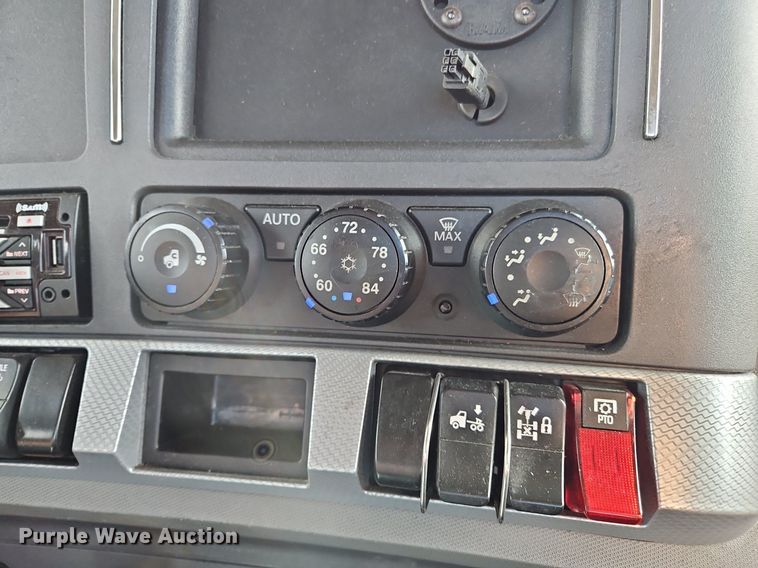 image for item OK9916 2020 Kenworth T680 semi truck