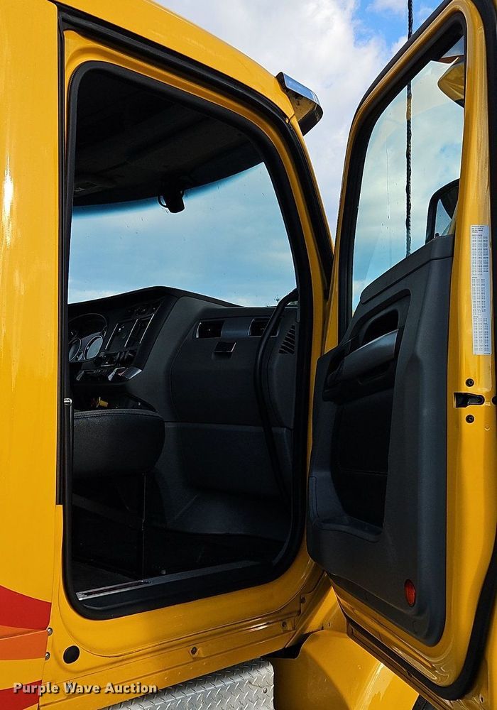 image for item OK9916 2020 Kenworth T680 semi truck