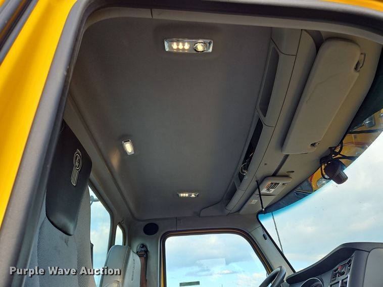 image for item OK9916 2020 Kenworth T680 semi truck