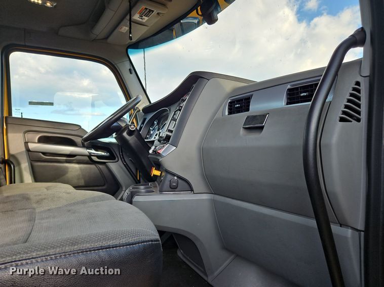 image for item OK9916 2020 Kenworth T680 semi truck