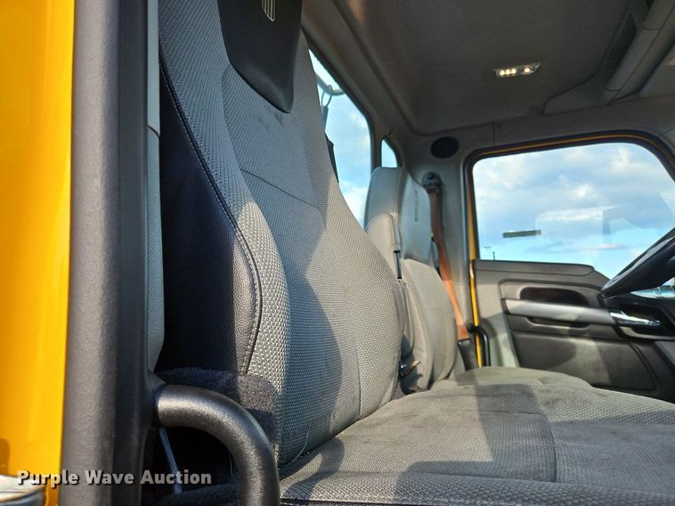 image for item OK9916 2020 Kenworth T680 semi truck