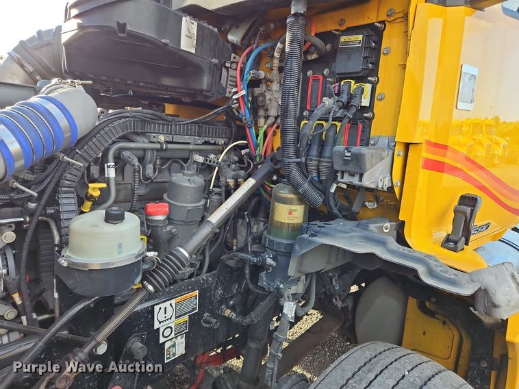 image for item OK9916 2020 Kenworth T680 semi truck