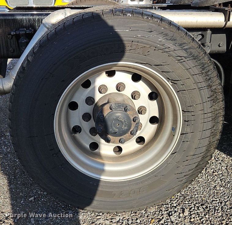 image for item OK9916 2020 Kenworth T680 semi truck