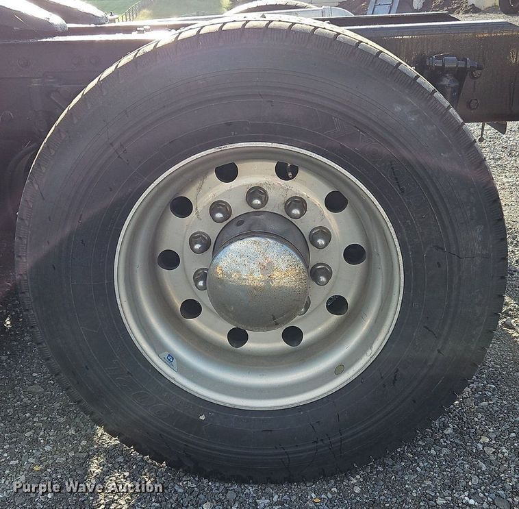 image for item OK9916 2020 Kenworth T680 semi truck