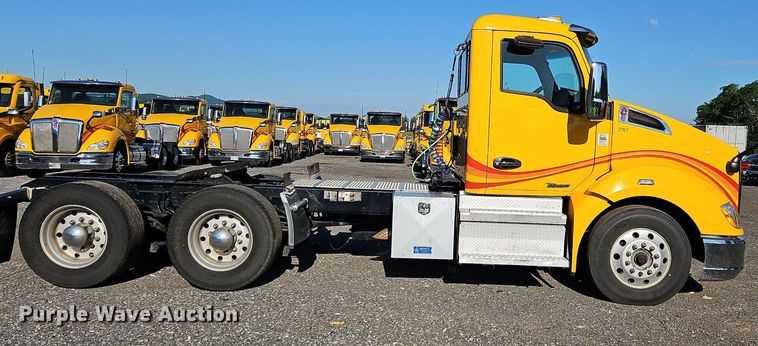 image for item OK9917 2020 Kenworth  T680 semi truck