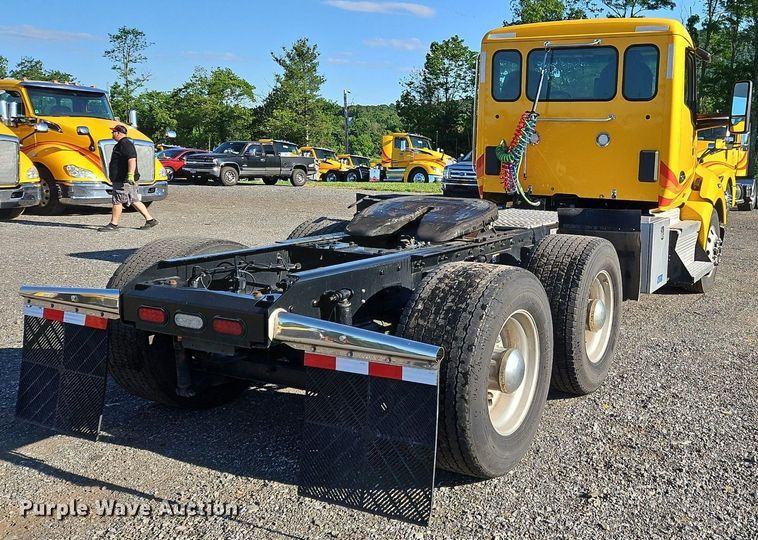 image for item OK9917 2020 Kenworth  T680 semi truck