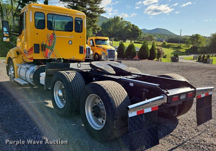 image for item OK9917 2020 Kenworth  T680 semi truck