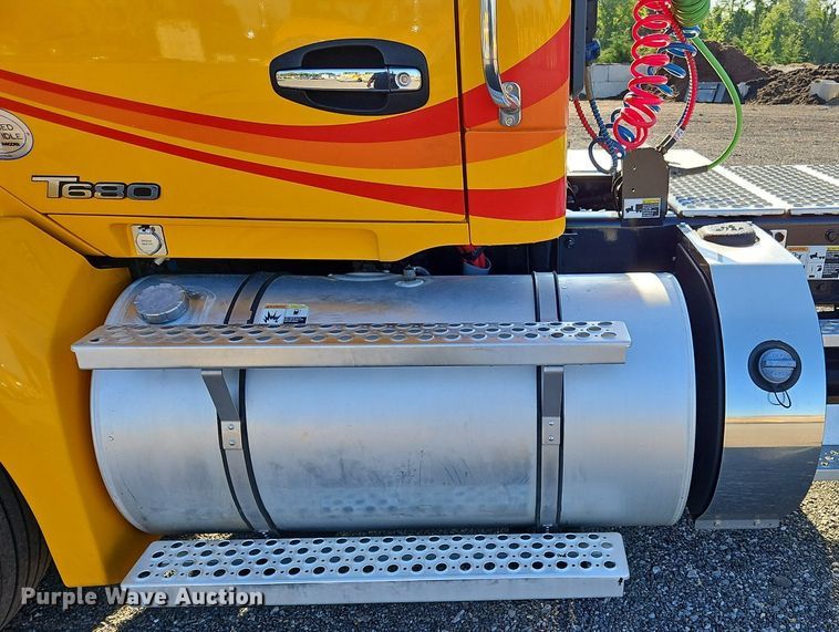 image for item OK9917 2020 Kenworth  T680 semi truck