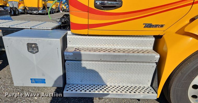 image for item OK9917 2020 Kenworth  T680 semi truck