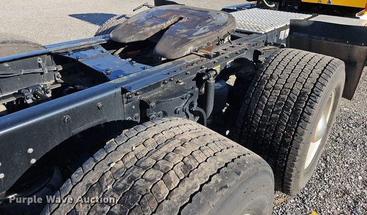 image for item OK9917 2020 Kenworth  T680 semi truck