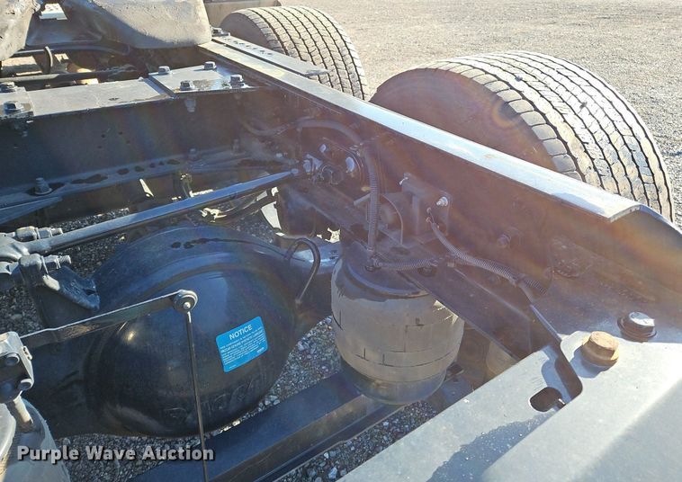 image for item OK9917 2020 Kenworth  T680 semi truck