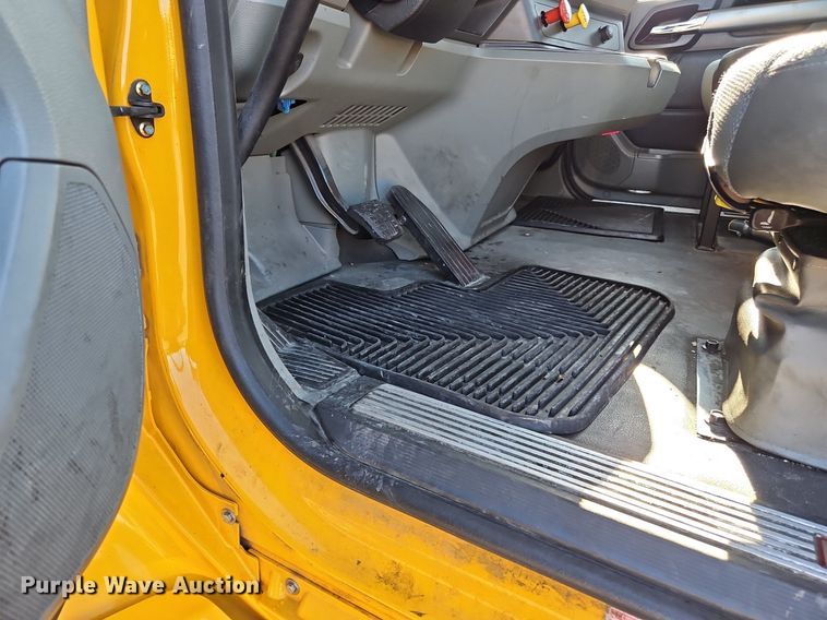 image for item OK9917 2020 Kenworth  T680 semi truck