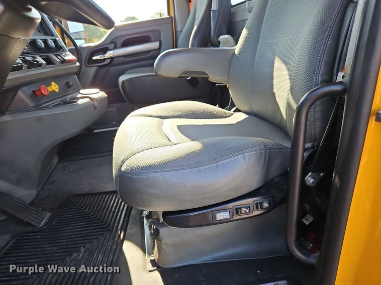 image for item OK9917 2020 Kenworth  T680 semi truck