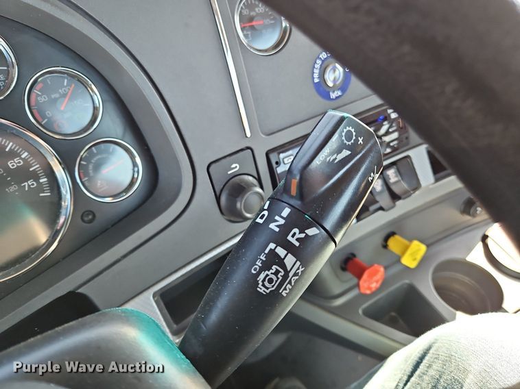 image for item OK9917 2020 Kenworth  T680 semi truck