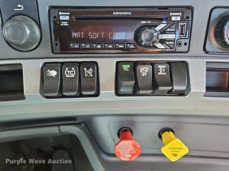 image for item OK9917 2020 Kenworth  T680 semi truck