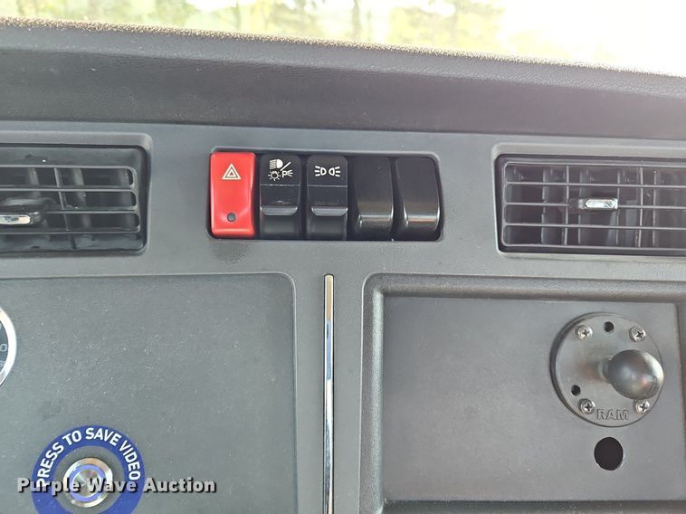 image for item OK9917 2020 Kenworth  T680 semi truck