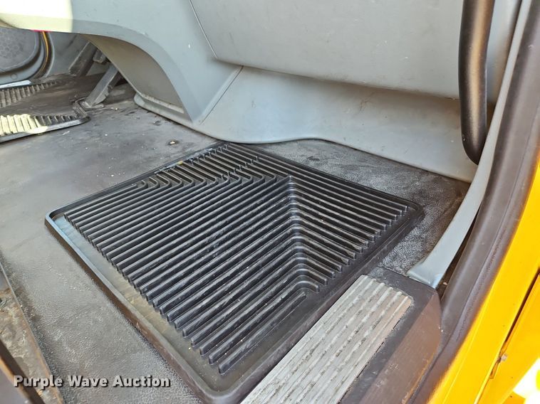 image for item OK9917 2020 Kenworth  T680 semi truck